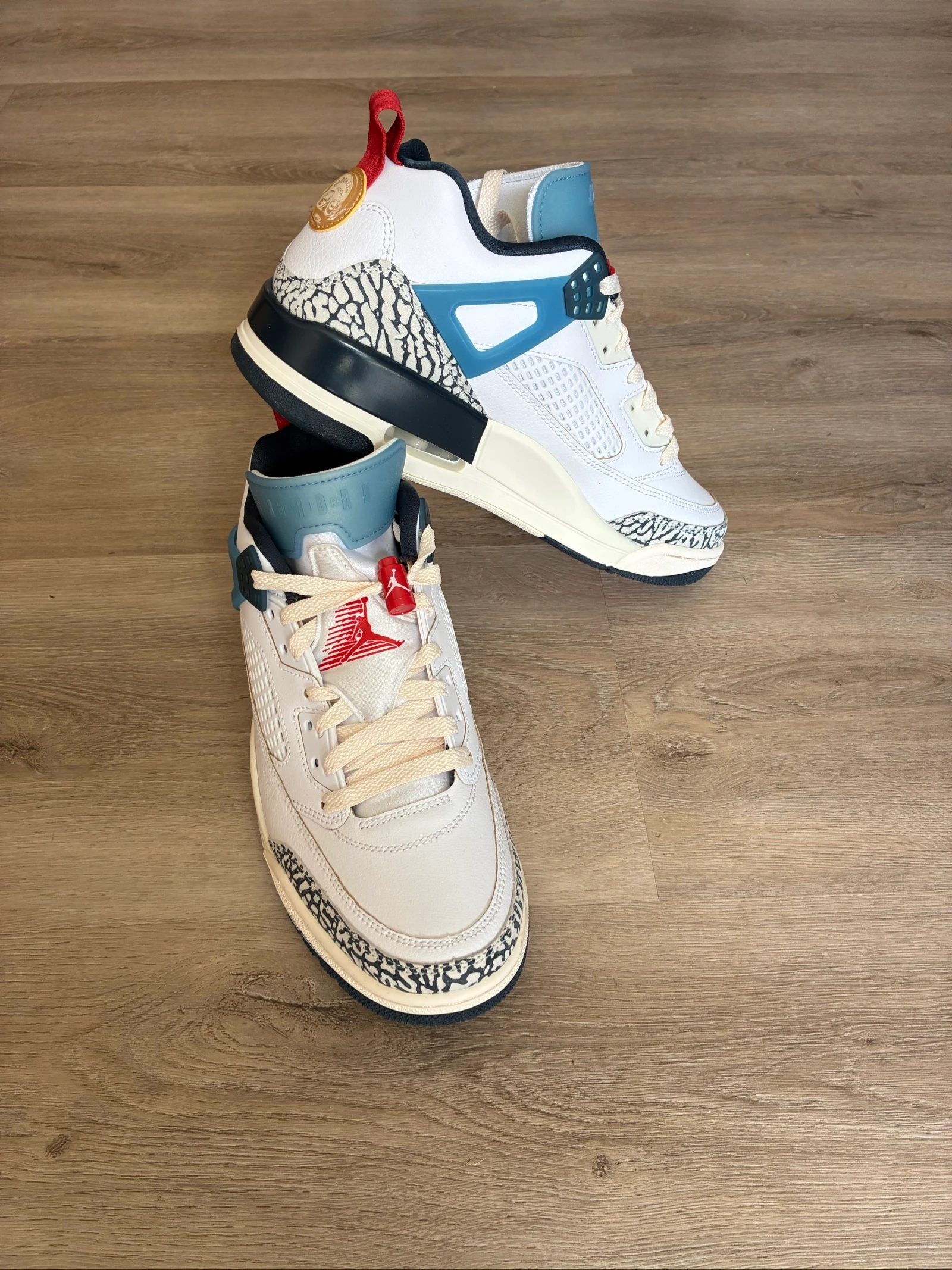 Basket Nike Jordan taille 42,5